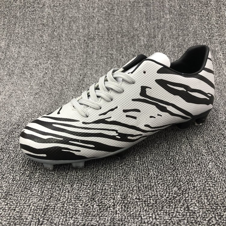 Soccer Shoes Child And Youth Outdoor Football Shoes Men Sneakers Anti-Slip Nail Soccer Boots Sport Shoes