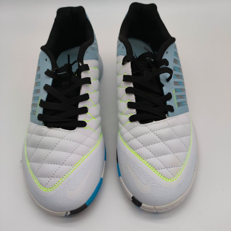 Lightweight wear-resistant Breathable competition training shoes hot selling sports training shoes anti slip soccer shoe