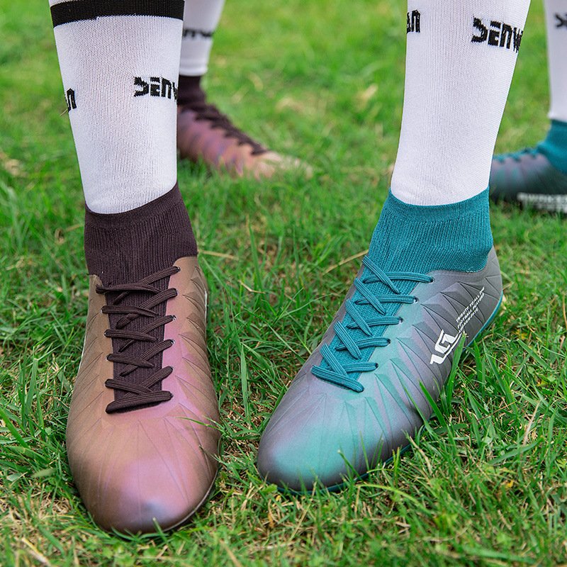 Factory Wholesale High Quality Football Cleats Shoes Soccer Boots Leather High Sepatu Bola Chaussettes De Football