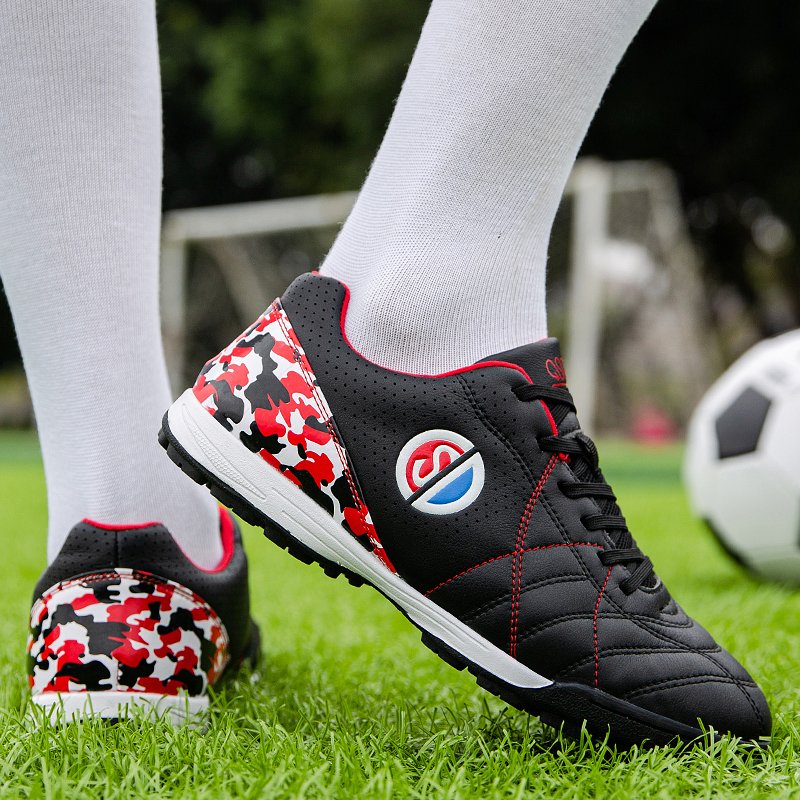 New Design Customize Logo Training Wholesale Men Soccer Shoes Kids Soccer Shoes