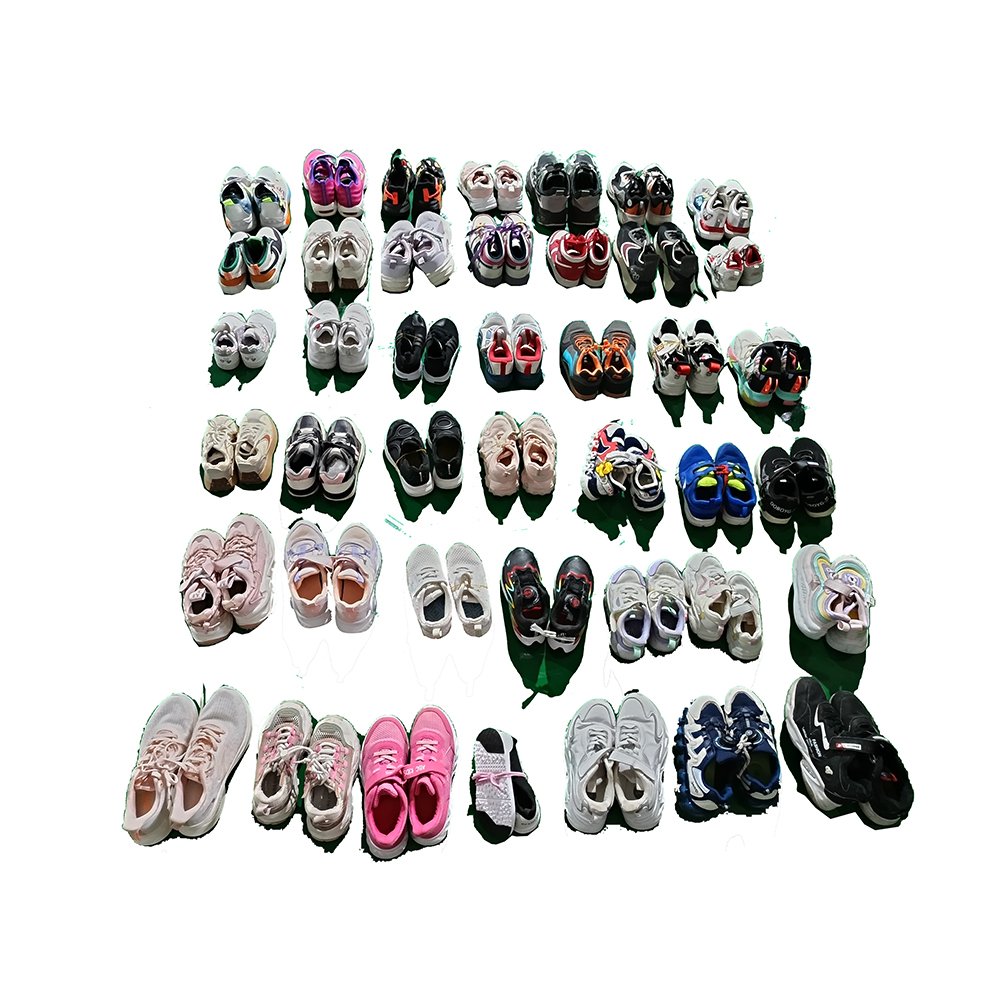 Pre owned boys and girls Chinese branded children's sport soccer football basketball shoes used for shrift shore sneaker