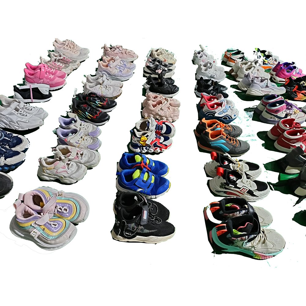 Pre owned boys and girls Chinese branded children's sport soccer football basketball shoes used for shrift shore sneaker