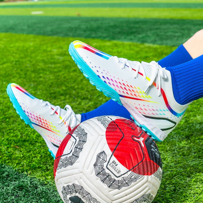 Wholesale Authentic New Breathable Football Shoes Training Shoes Men's Football Shoes