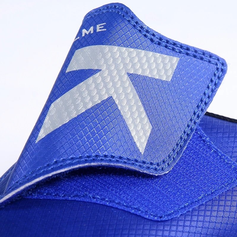 KELME Kids' Soccer Shoes Indoor Football Boots Original Men TF Soccer Cleats Professional Children's Soccer Futsals Sneakers