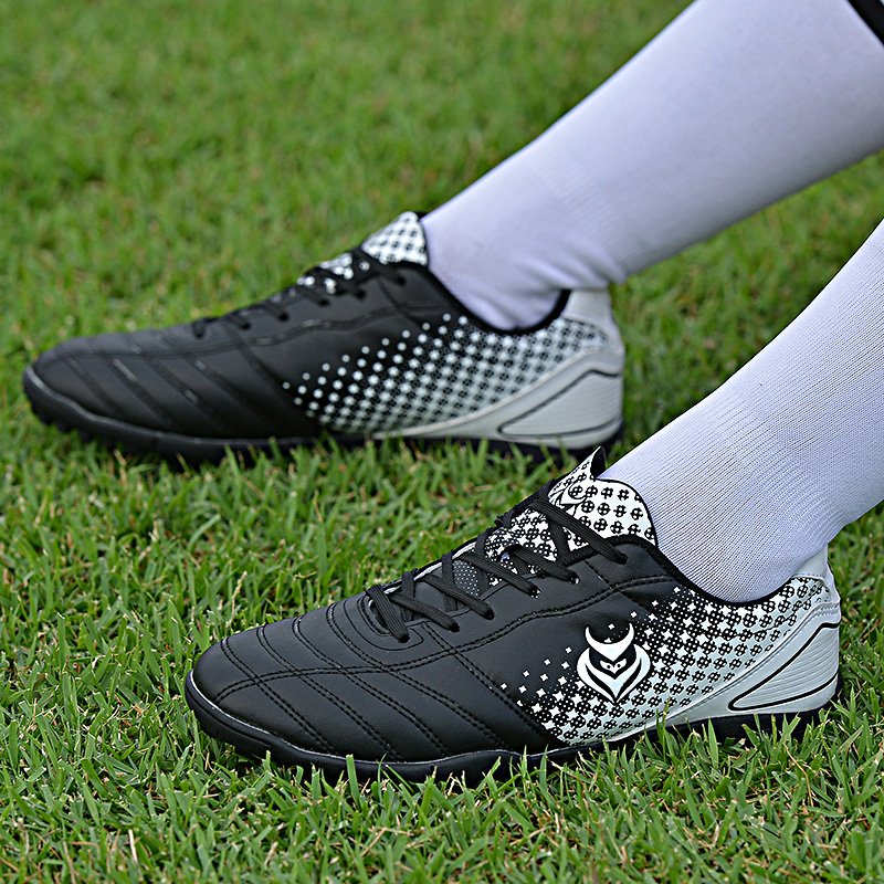 TF Nail Studs Trainers for Men Women Black Turf Sports Soccer Boots Trending Boys Soccer Shoes