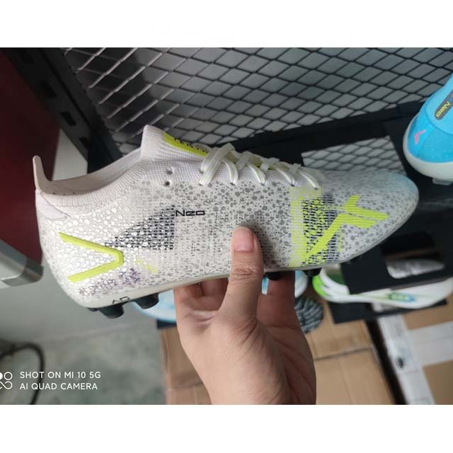 Wholesale custom high quality football shoe ,men new soccer cleats, soccer cleats for men