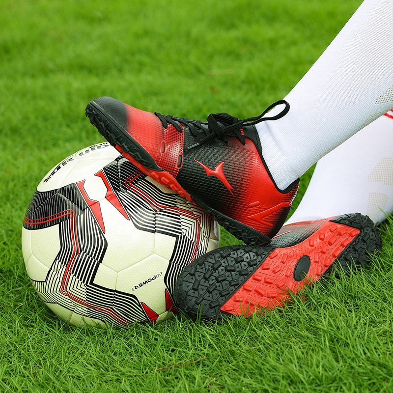 New Design High Quality Wear Resistant Soccer Shoes Comfortable Anti Skid Football Boots Shoes