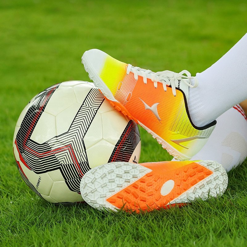 New Design High Quality Wear Resistant Soccer Shoes Comfortable Anti Skid Football Boots Shoes