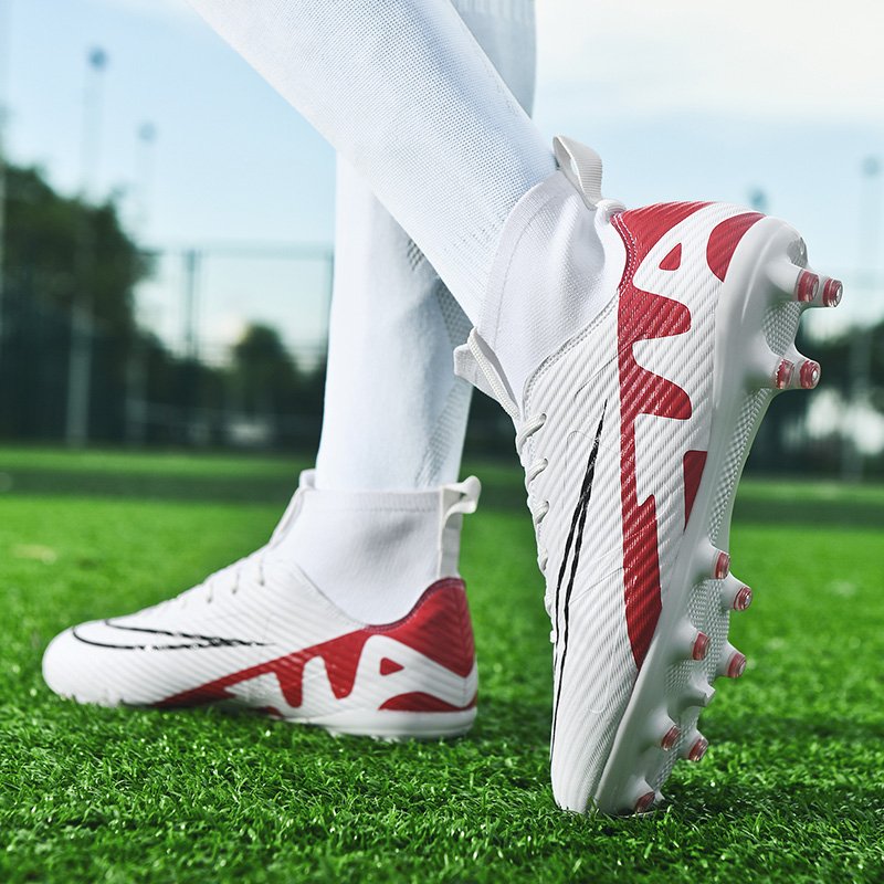 Men's professional football shoes Breathable football cleats rubber nail training boots can be customized mesh insoles wholesale