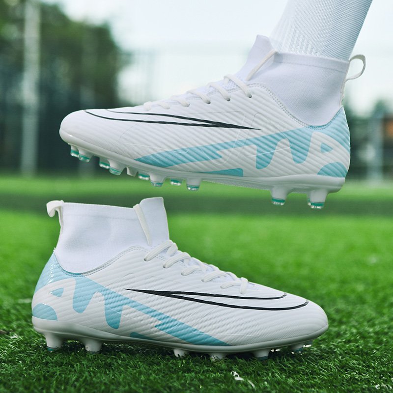 Men's professional football shoes Breathable football cleats rubber nail training boots can be customized mesh insoles wholesale