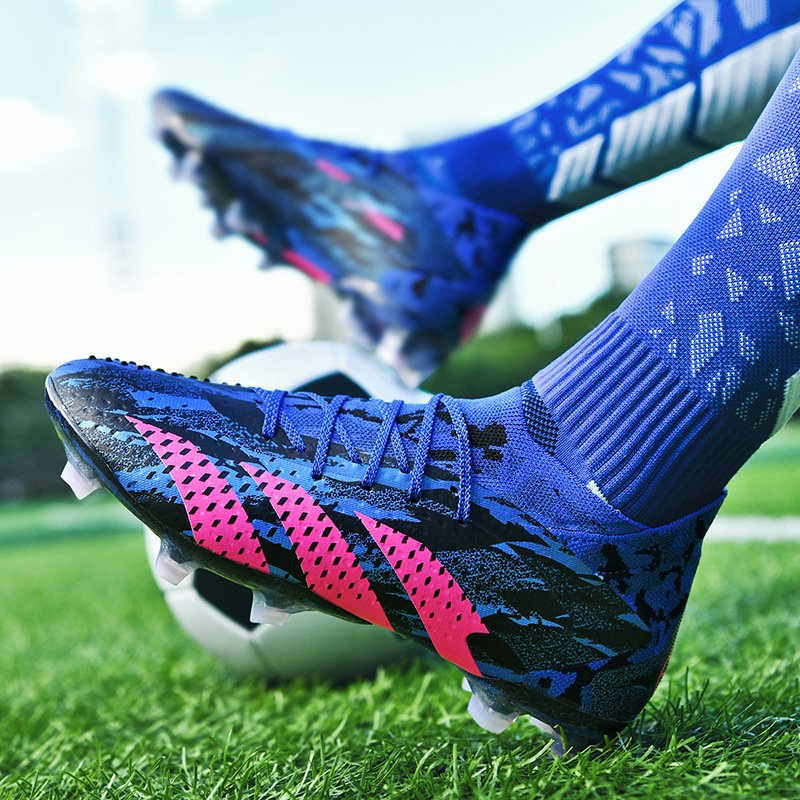Factory direct sales of professional men's football shoes