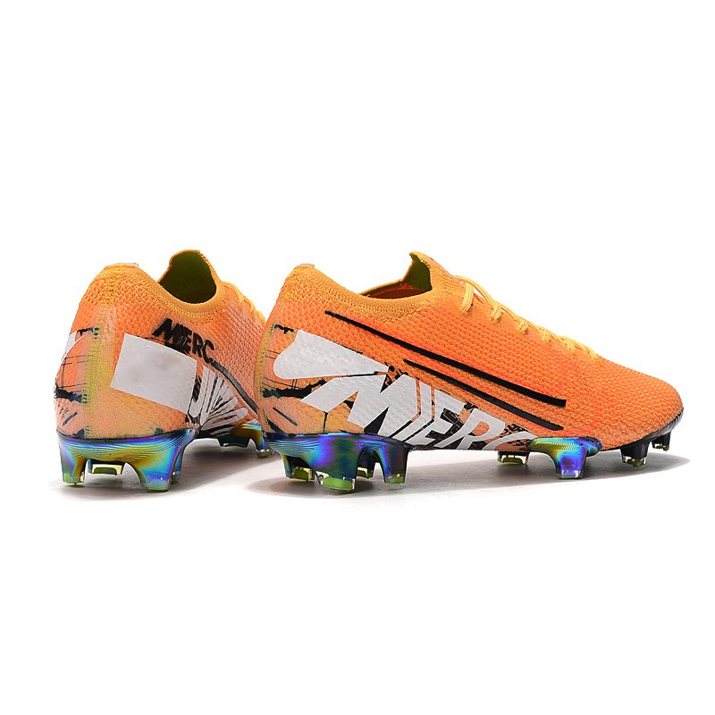 Wholesale Customized Men Football Shoes Popular Design Outdoor Soccer Shoes Sport Online soccer cleats Boots