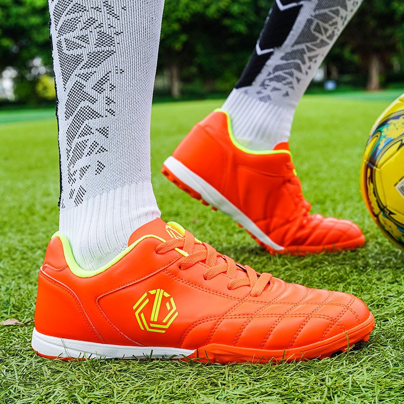 Manufacturer Wholesale Professional Fashion Sport Breathable Football Boots Customize Original Man Women Soccer Shoes