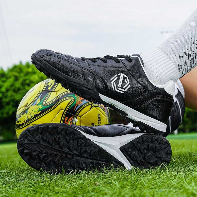 Manufacturer Wholesale Professional Fashion Sport Breathable Football Boots Customize Original Man Women Soccer Shoes
