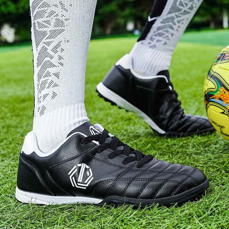 Manufacturer Wholesale Professional Fashion Sport Breathable Football Boots Customize Original Man Women Soccer Shoes