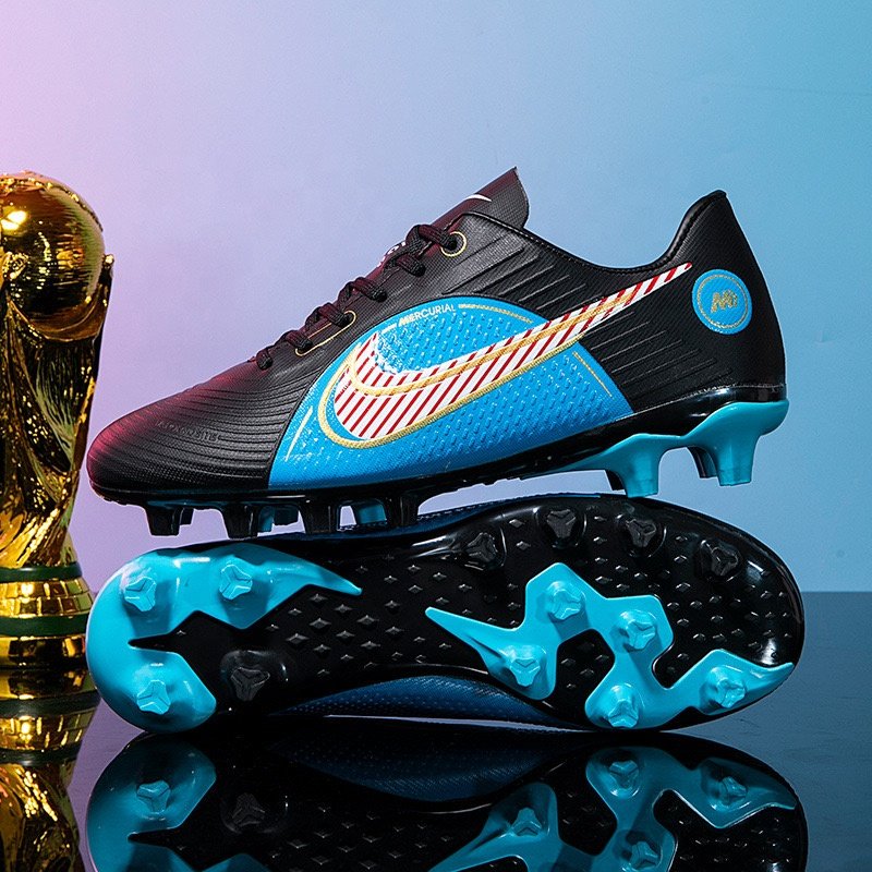 Soccer shoes Wear resistant football shoes, odor proof and slip resistant, made by manufacturers at low prices in stock