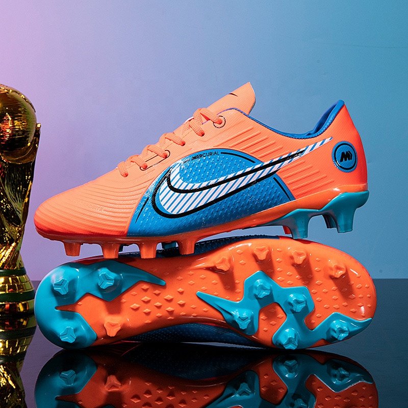 Soccer shoes Wear resistant football shoes, odor proof and slip resistant, made by manufacturers at low prices in stock