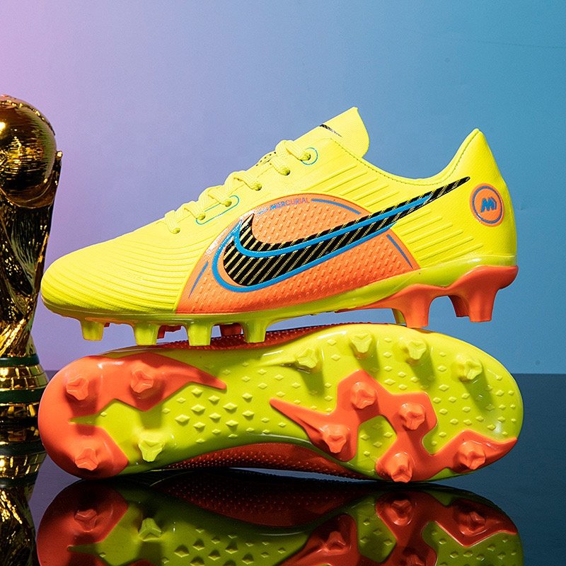 Soccer shoes Wear resistant football shoes, odor proof and slip resistant, made by manufacturers at low prices in stock
