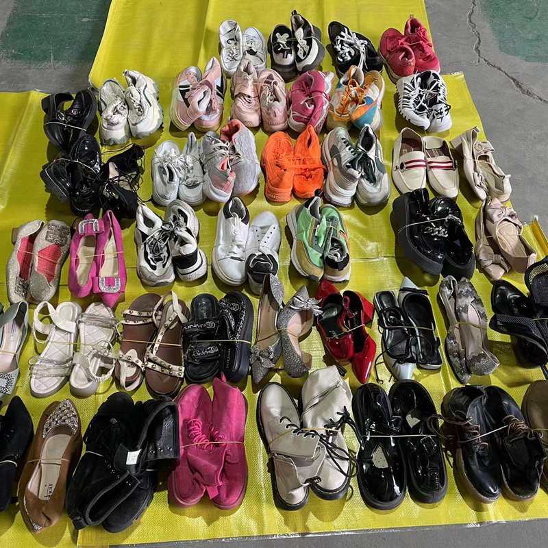 Wholesale Second-Hand Unisex Football Shoes Original Wholesale Used Shoes Bales Soccer Leather Canvas Cotton Rubber/EVA/PVC Baby