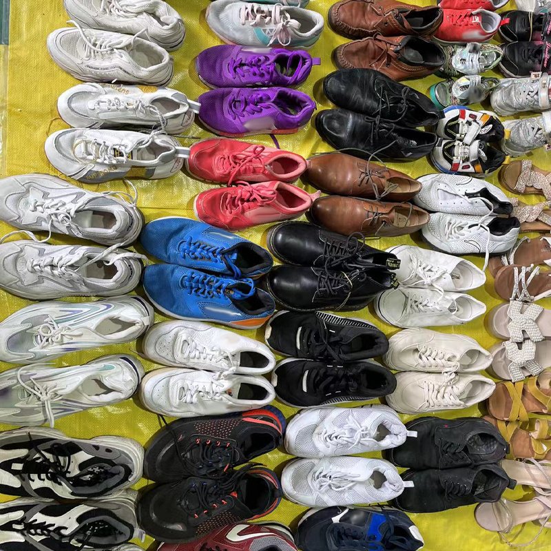 Used Men's Running and Walking Sports Shoes in Rubber Second-Hand Summer and Winter Boot Options for Soccer