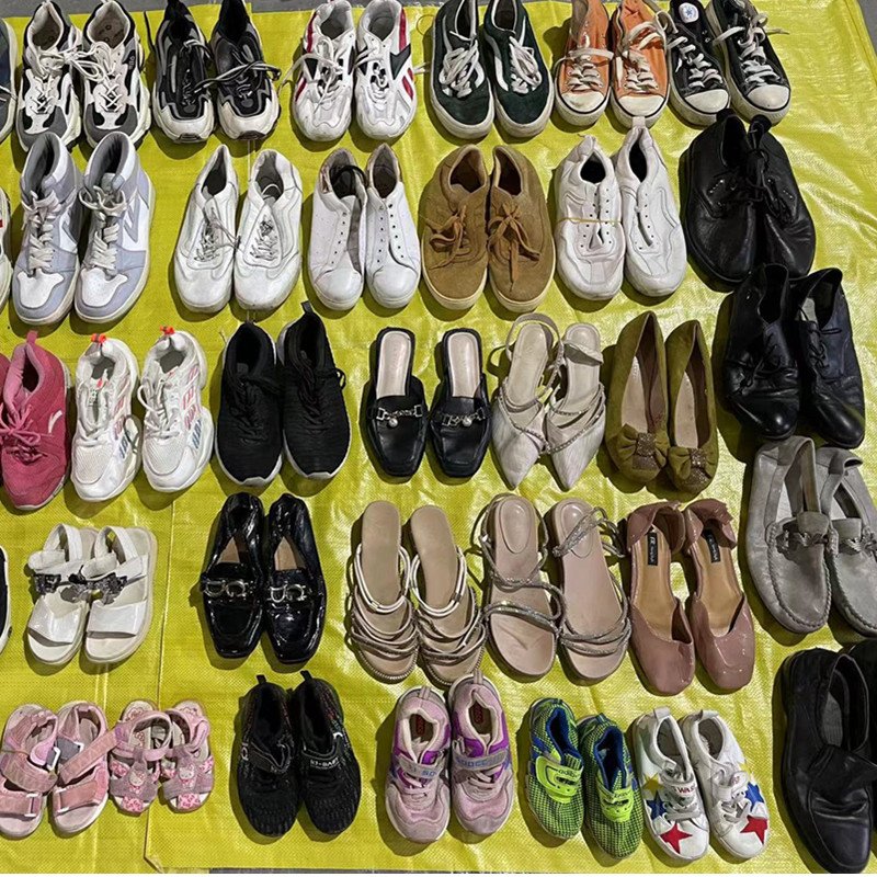 Used Men's Running and Walking Sports Shoes in Rubber Second-Hand Summer and Winter Boot Options for Soccer