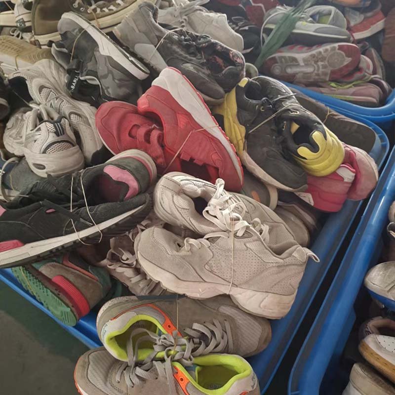 men used sneakers shoes kids sandals and shoes second hand used soccer boots original