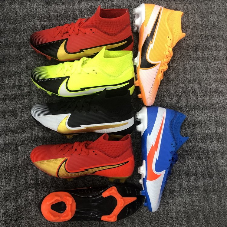 Soccer Shoes Men Football Cleats Soccer Boots Teenager Ankle High Tops Football Shoes Outdoor Soccer Training Sneaker