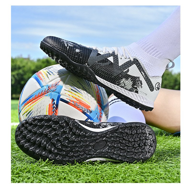 Wholesale New Arrival Soccer Shoes Adult Men's Football Shoes casual sports shoes stock children kids