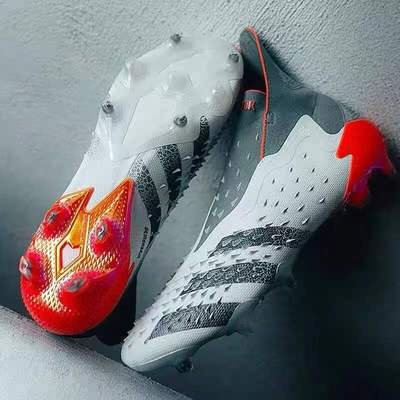 Wholesale High Ankle Athletic Outdoor Indoor High Gripping Power Cr7 Turf Boys Soccer Shoes Boots Soccer Cleats For Men