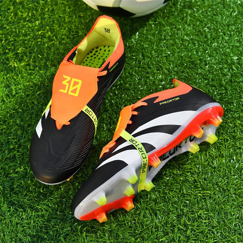 Hot selling trend best soccer shoes men Knitted waterproof futsal shoes custom Fashion design futbol soccer shoes