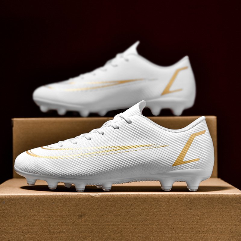 2024 Fashion Soccer Shoes Comfortable Wholesale Shoes Custom Made Logo Soccer Shoes