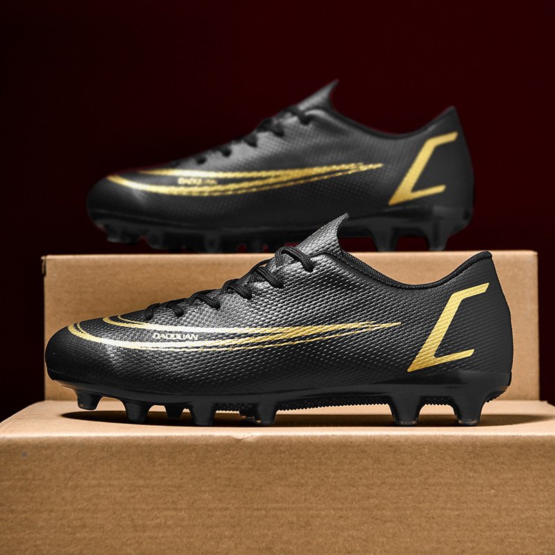 2024 Fashion Soccer Shoes Comfortable Wholesale Shoes Custom Made Logo Soccer Shoes