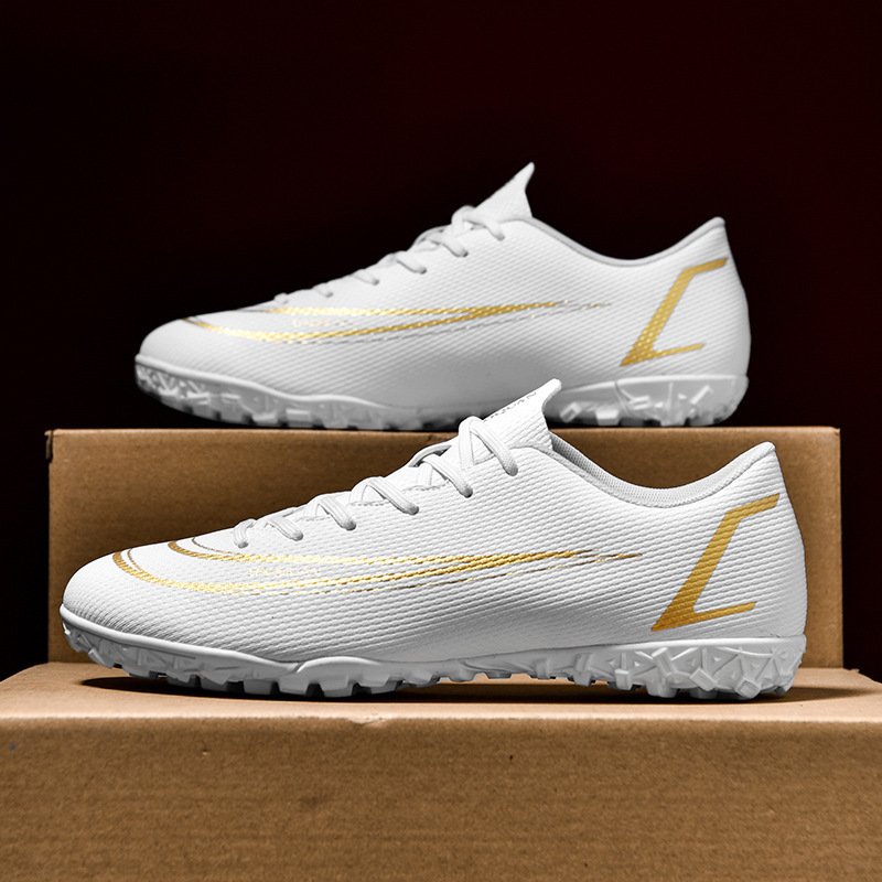 2024 Fashion Soccer Shoes Comfortable Wholesale Shoes Custom Made Logo Soccer Shoes