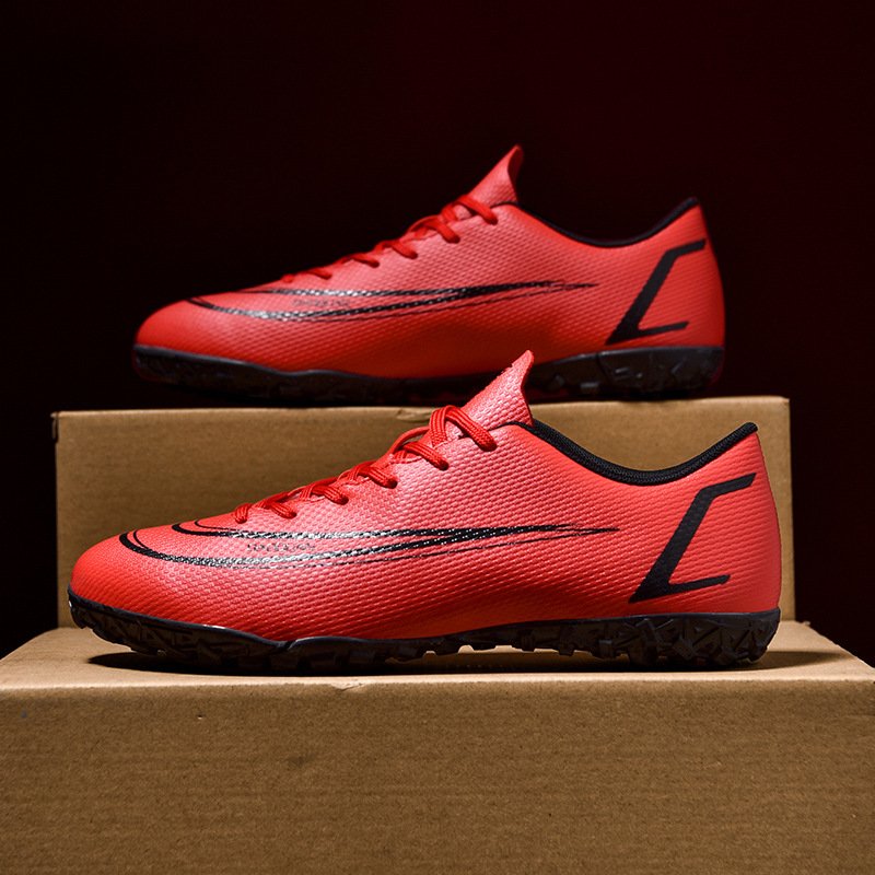2024 Fashion Soccer Shoes Comfortable Wholesale Shoes Custom Made Logo Soccer Shoes