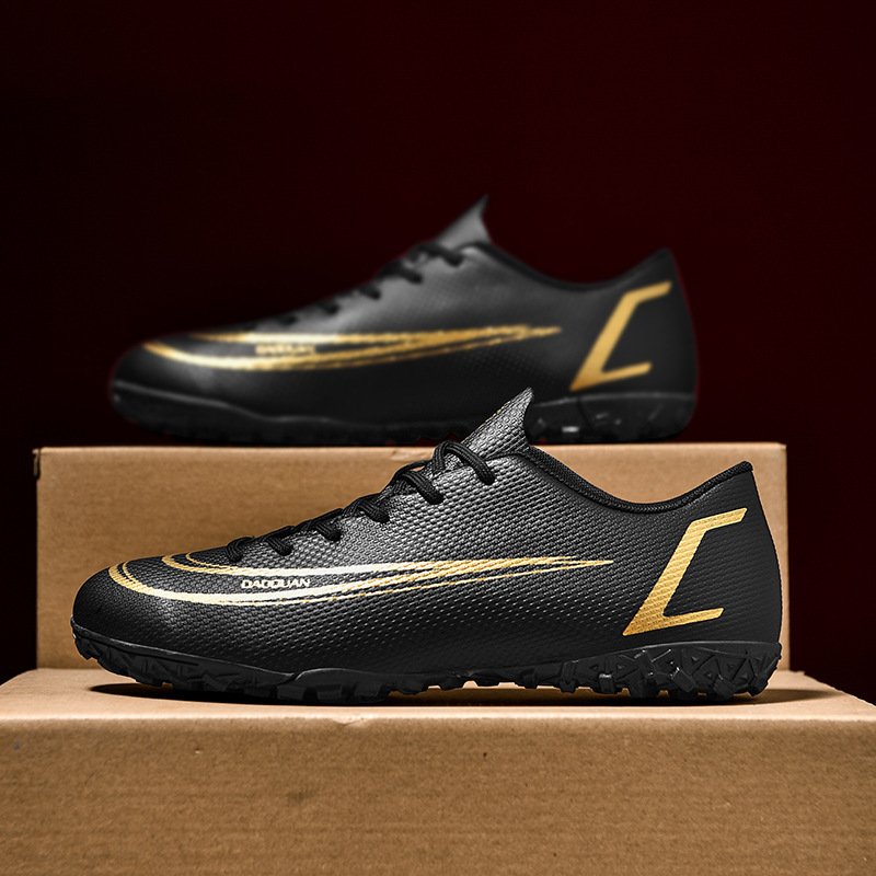 2024 Fashion Soccer Shoes Comfortable Wholesale Shoes Custom Made Logo Soccer Shoes