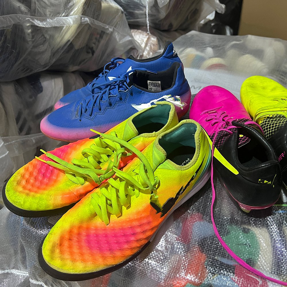 Wholesale Unisex International Branded Used Soccer Cleats Men's Football Shoes Height Increasing Original Second Hand Bales
