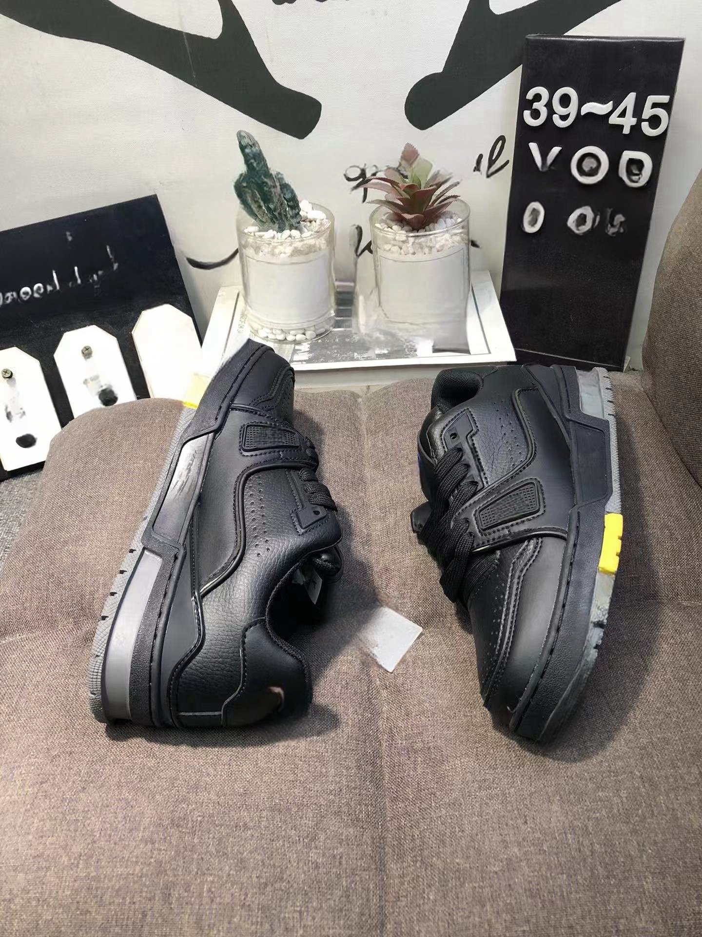 Top quality luxury brand fashion design casual sneakers for men and women Sports skateboard shoes lace-up walking shoes