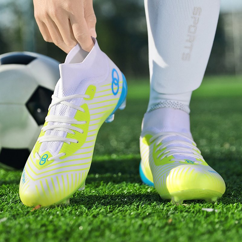 LOOKS Brand New Black Soccer Shoes for Winter Spring Autumn Seasons-for Summer Football & Soccer Players