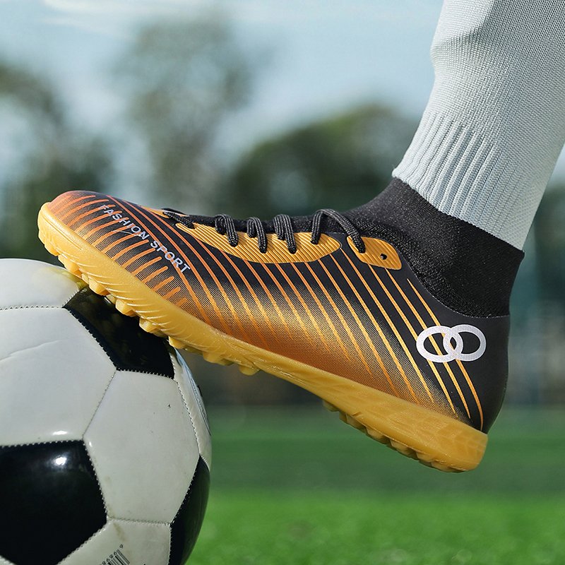 LOOKS Brand New Black Soccer Shoes for Winter Spring Autumn Seasons-for Summer Football & Soccer Players