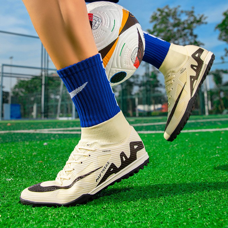 High Quality Soccer Shoes Futsal Model with Mesh Lining Winter Rubber Insole Made from Cotton Fabric soccer shoes