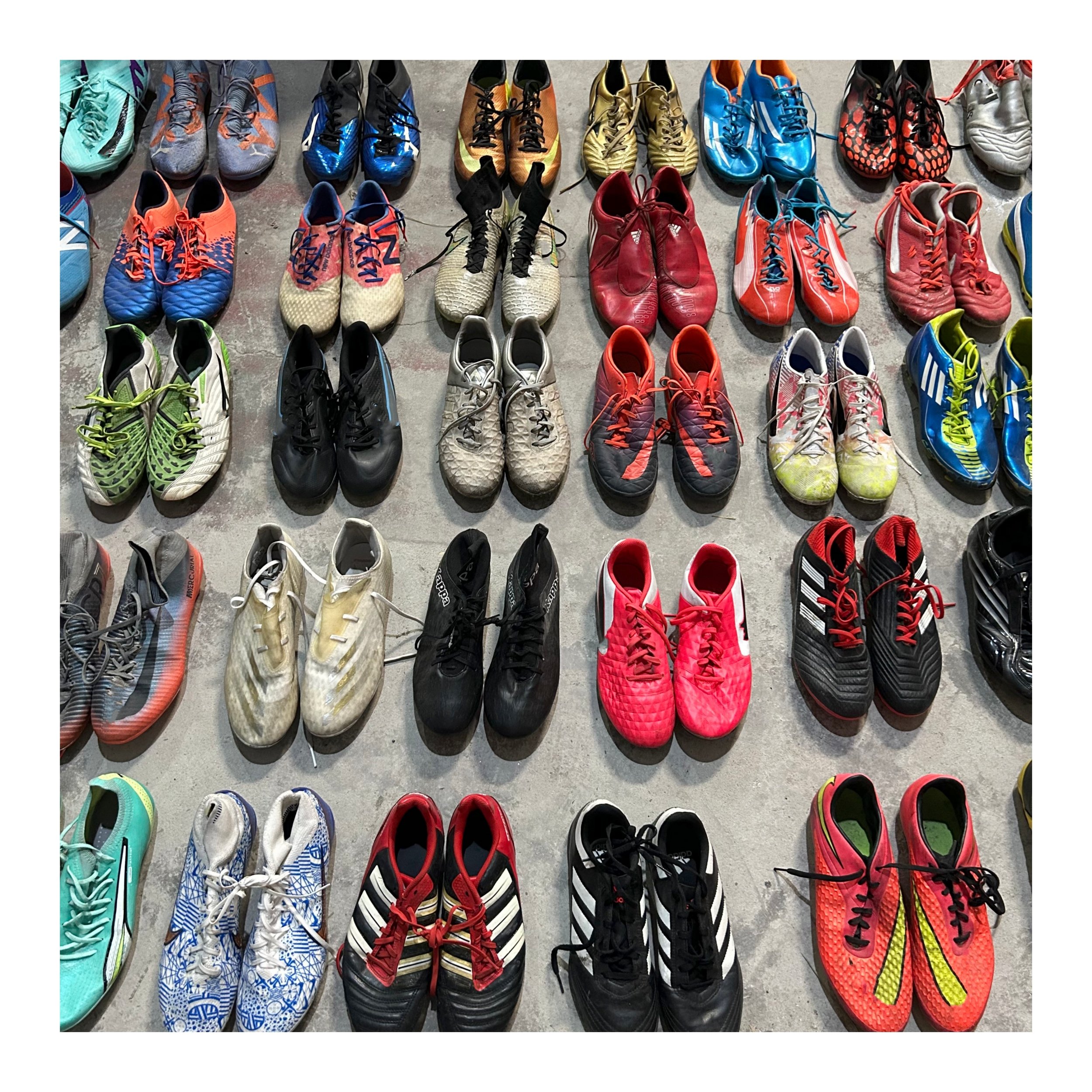 S25 used soccer shoes wholesale second hand brand soccer boots international brand football sports shoe bales for men