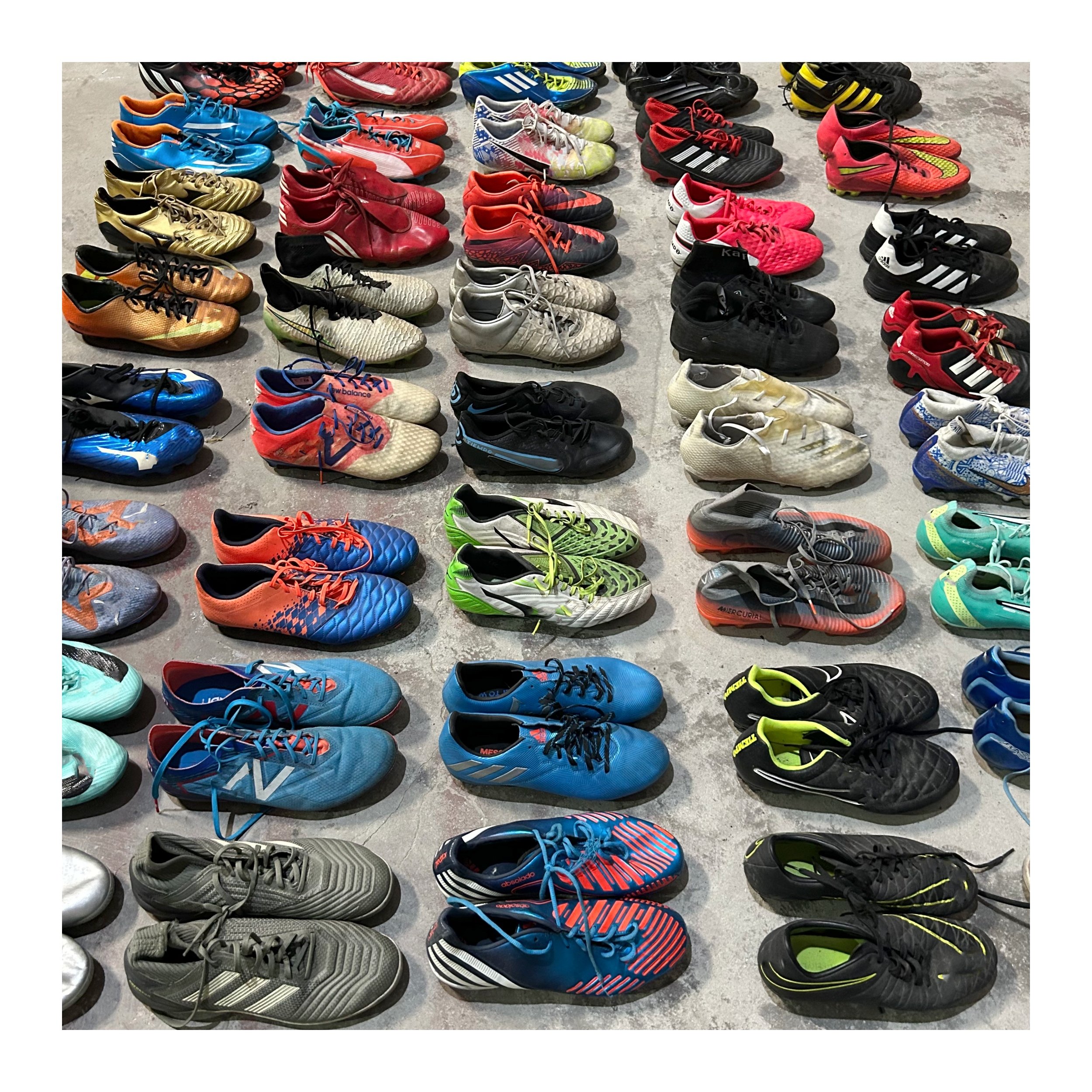 S25 used soccer shoes wholesale second hand brand soccer boots international brand football sports shoe bales for men