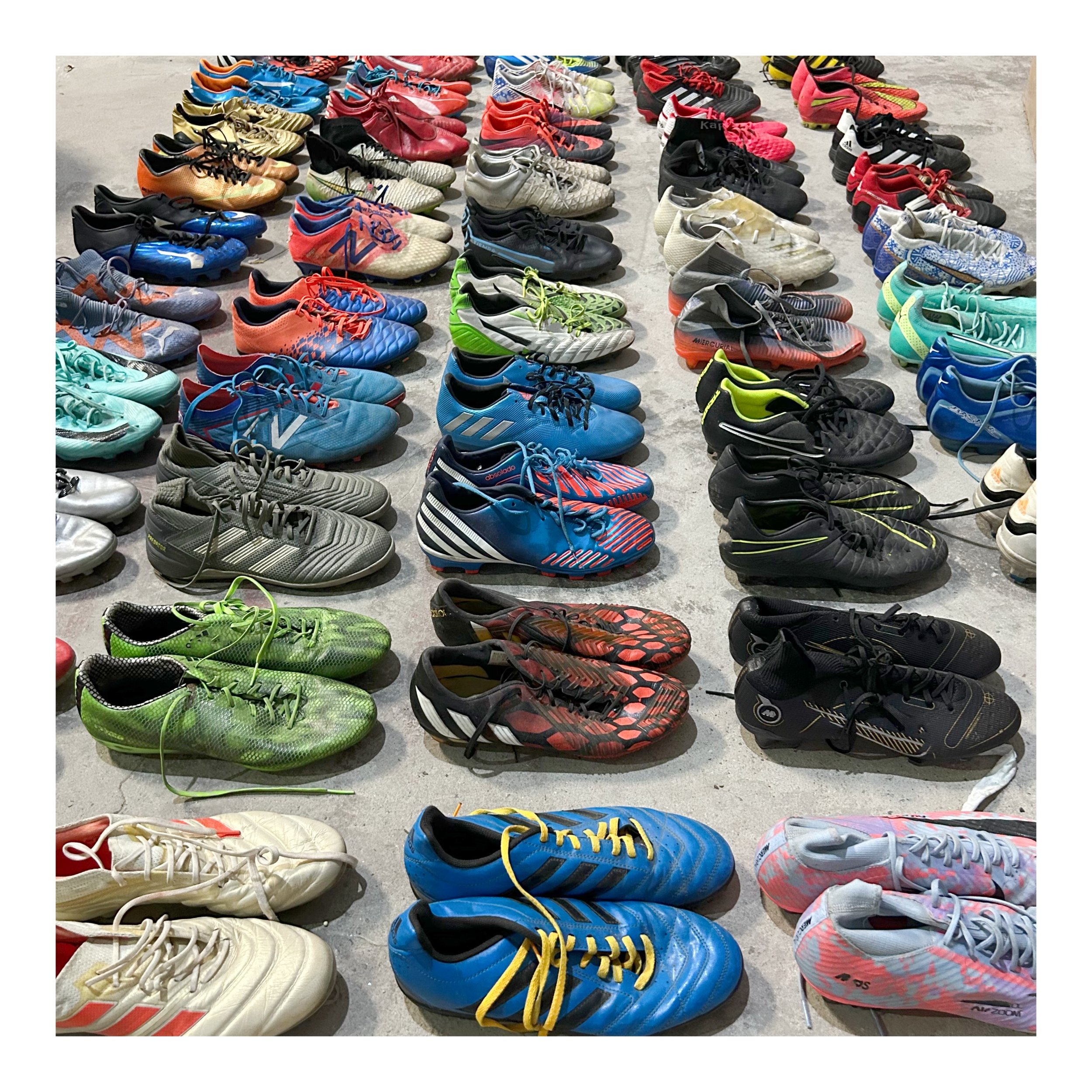 S25 used soccer shoes wholesale second hand brand soccer boots international brand football sports shoe bales for men