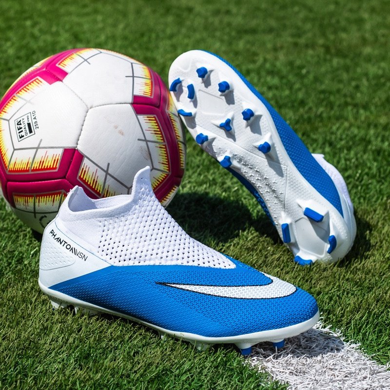 Wholesale football training shoes from factories, lightweight and breathable, anti slip and odor resistant, customizable