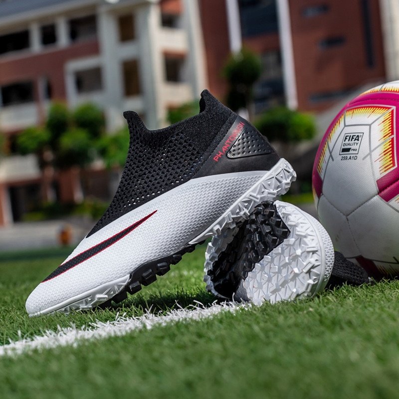 Wholesale football training shoes from factories, lightweight and breathable, anti slip and odor resistant, customizable