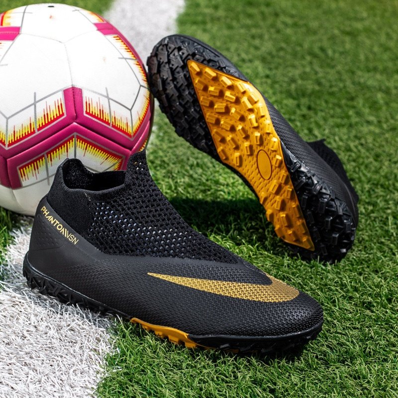 Wholesale football training shoes from factories, lightweight and breathable, anti slip and odor resistant, customizable