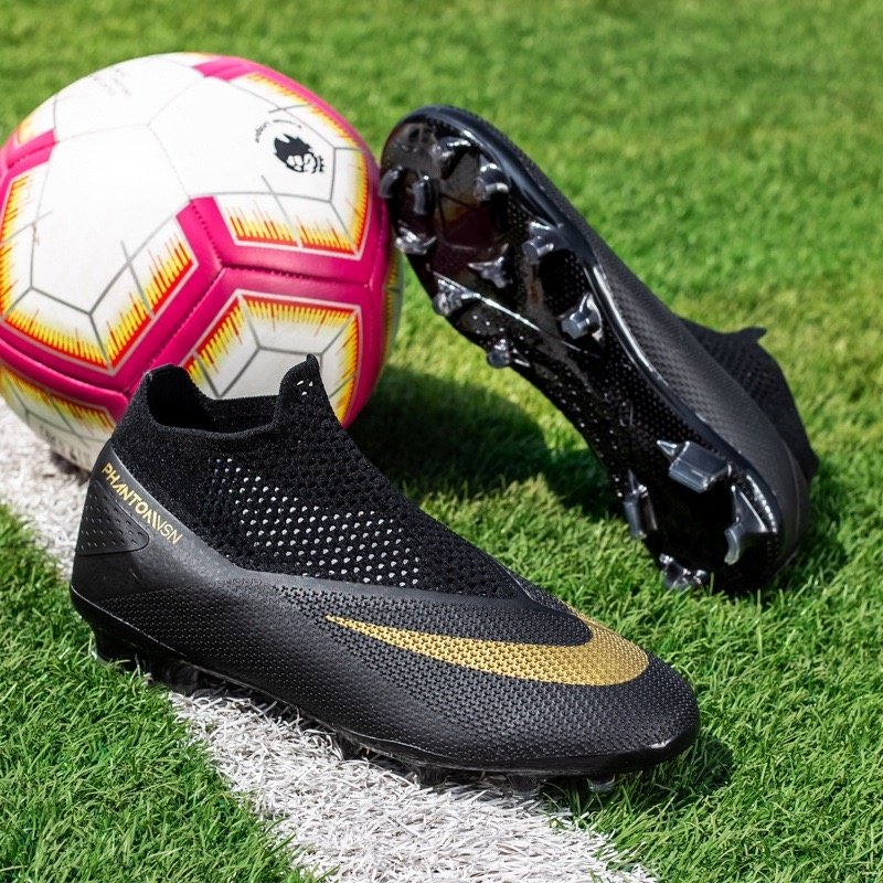 Wholesale football training shoes from factories, lightweight and breathable, anti slip and odor resistant, customizable