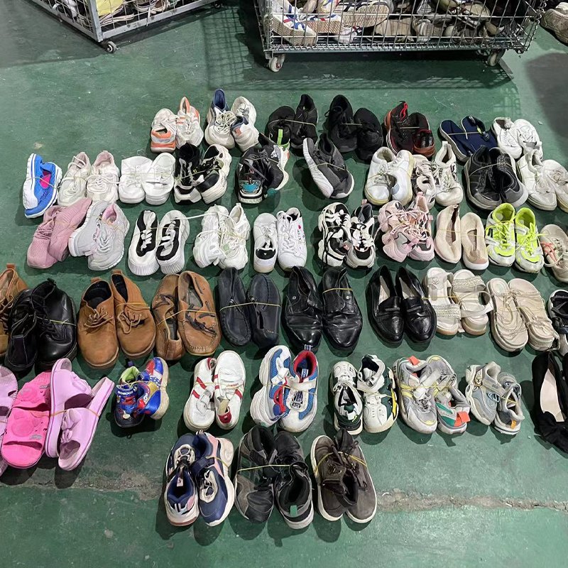 Used Soccer Shoes Second Hand Leather Sneakers with Anti-Slip Feature PU Insole Material All Seasons-Spring Summer Autumn Winter