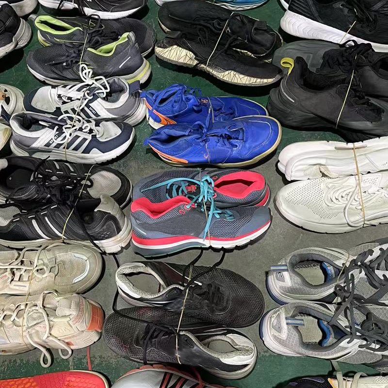 Used Soccer Shoes Second Hand Leather Sneakers with Anti-Slip Feature PU Insole Material All Seasons-Spring Summer Autumn Winter