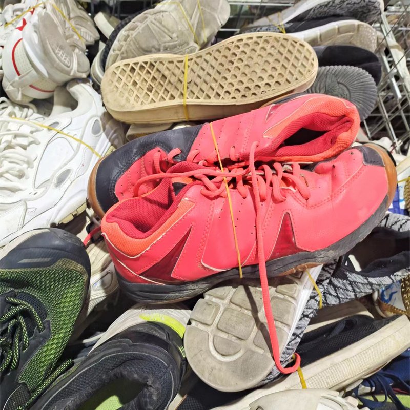 Used Soccer Shoes Second Hand Leather Sneakers with Anti-Slip Feature PU Insole Material All Seasons-Spring Summer Autumn Winter